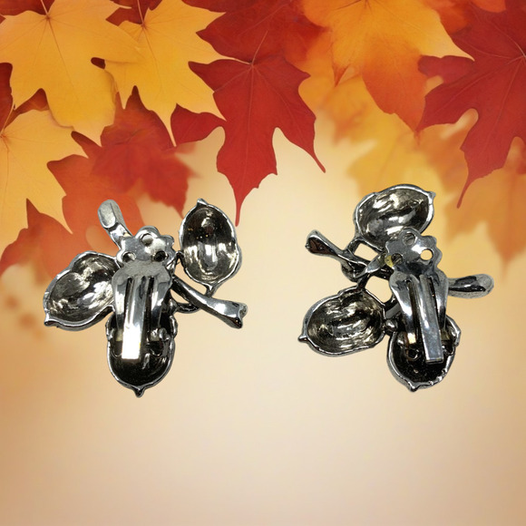 Vintage 1980's Acorn Dimensional Earrings Silver Tone Couture Runway Clip On - Picture 2 of 5